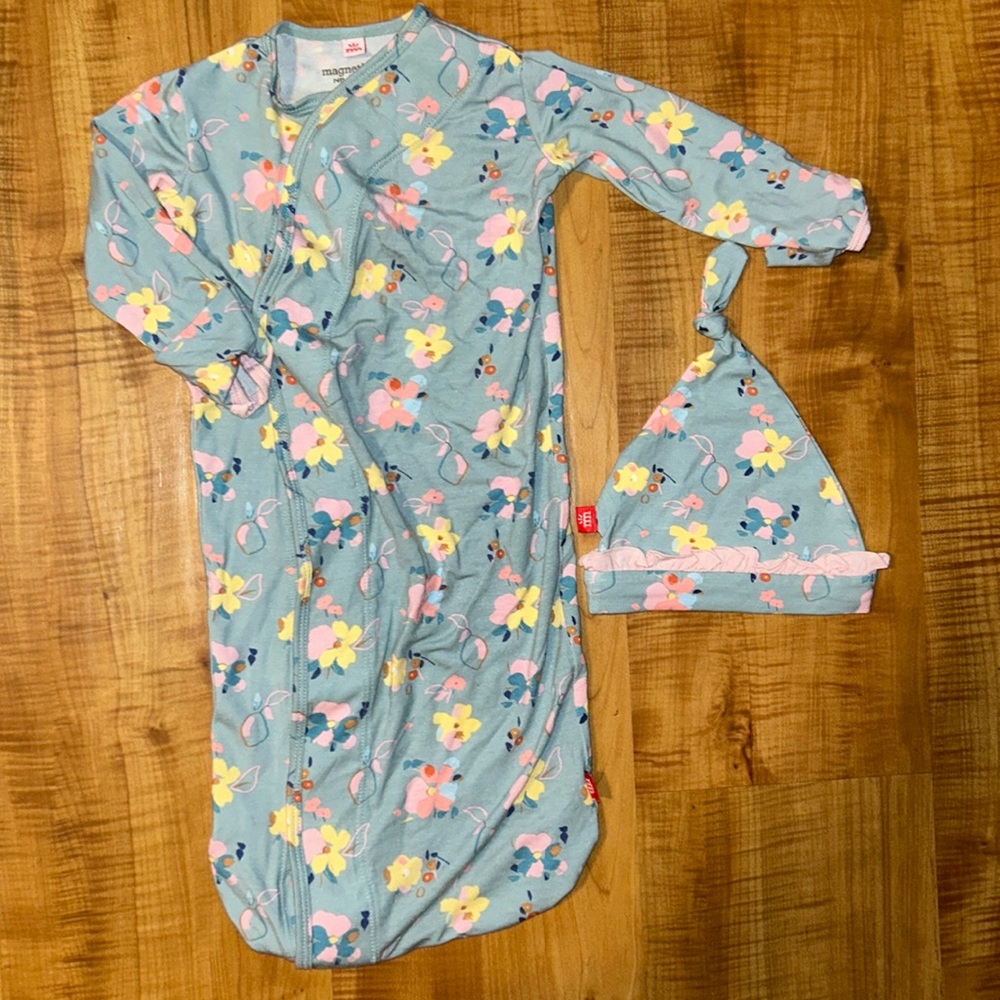 Magnetic Me Baby Onesie Bundler + Matching Hat